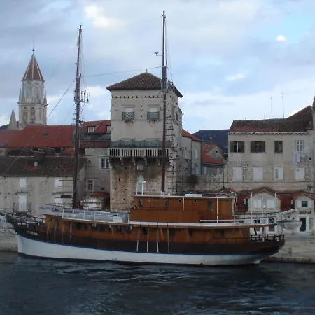 Zdenka Apartment Trogir