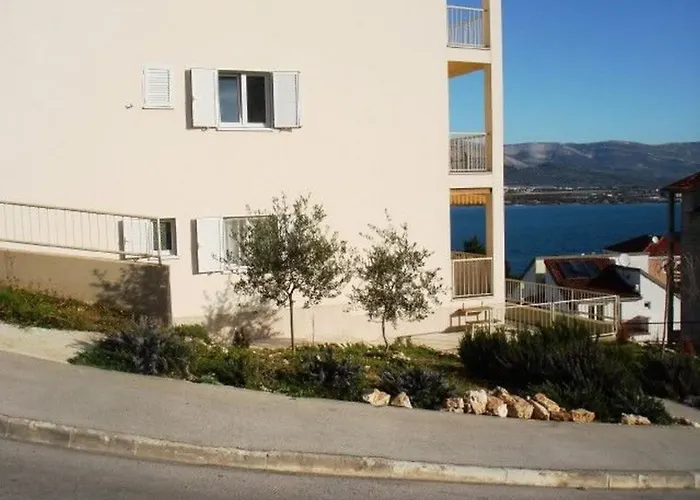 Zdenka * Трогір