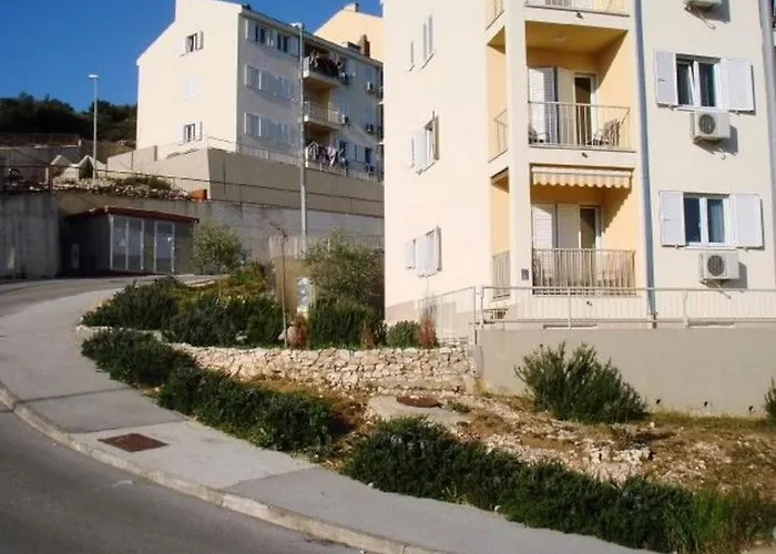 Zdenka アパート *